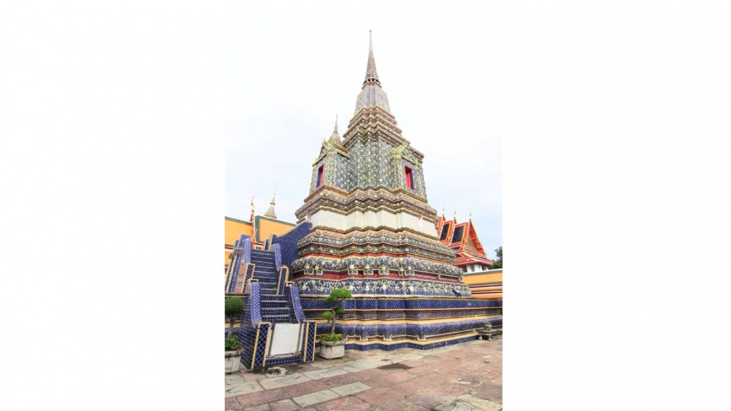 Phra Maha Chedi Si Ratchakarn